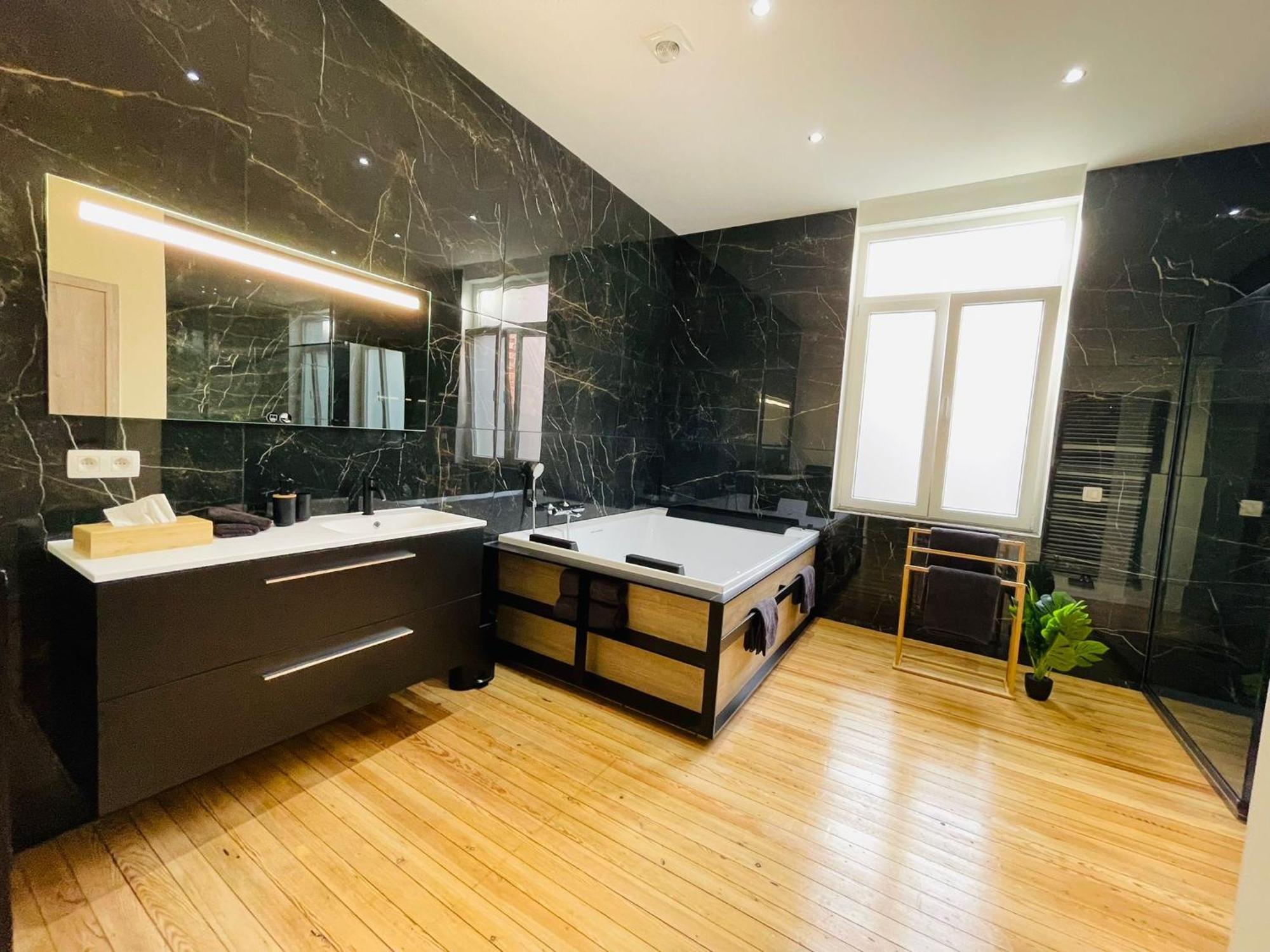 Appartement Exotique Avec Bain Balneo Lieja Exterior foto